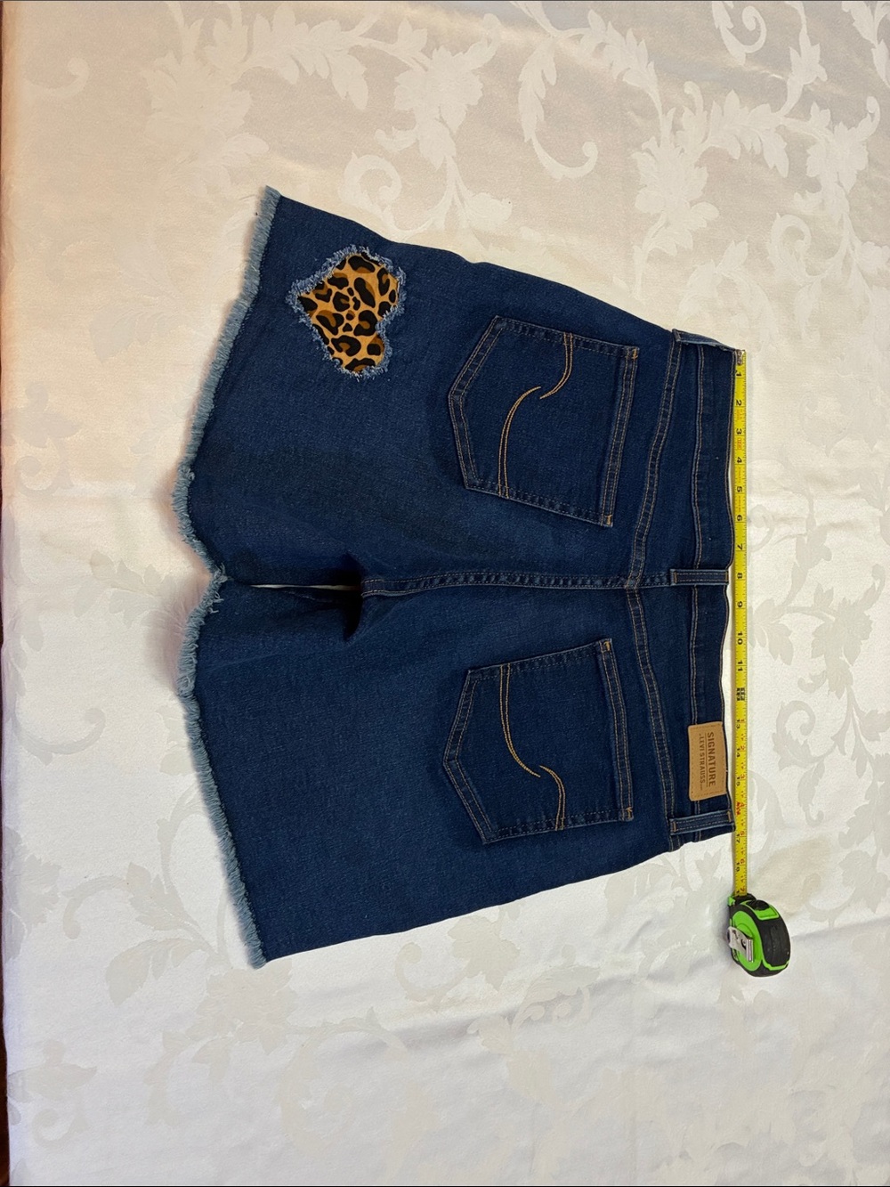 Women’s Designer Levi Jean Shorts w/ Hand-sewn Leopard Patched Hearts, Size 14 - Picture 2 of 9